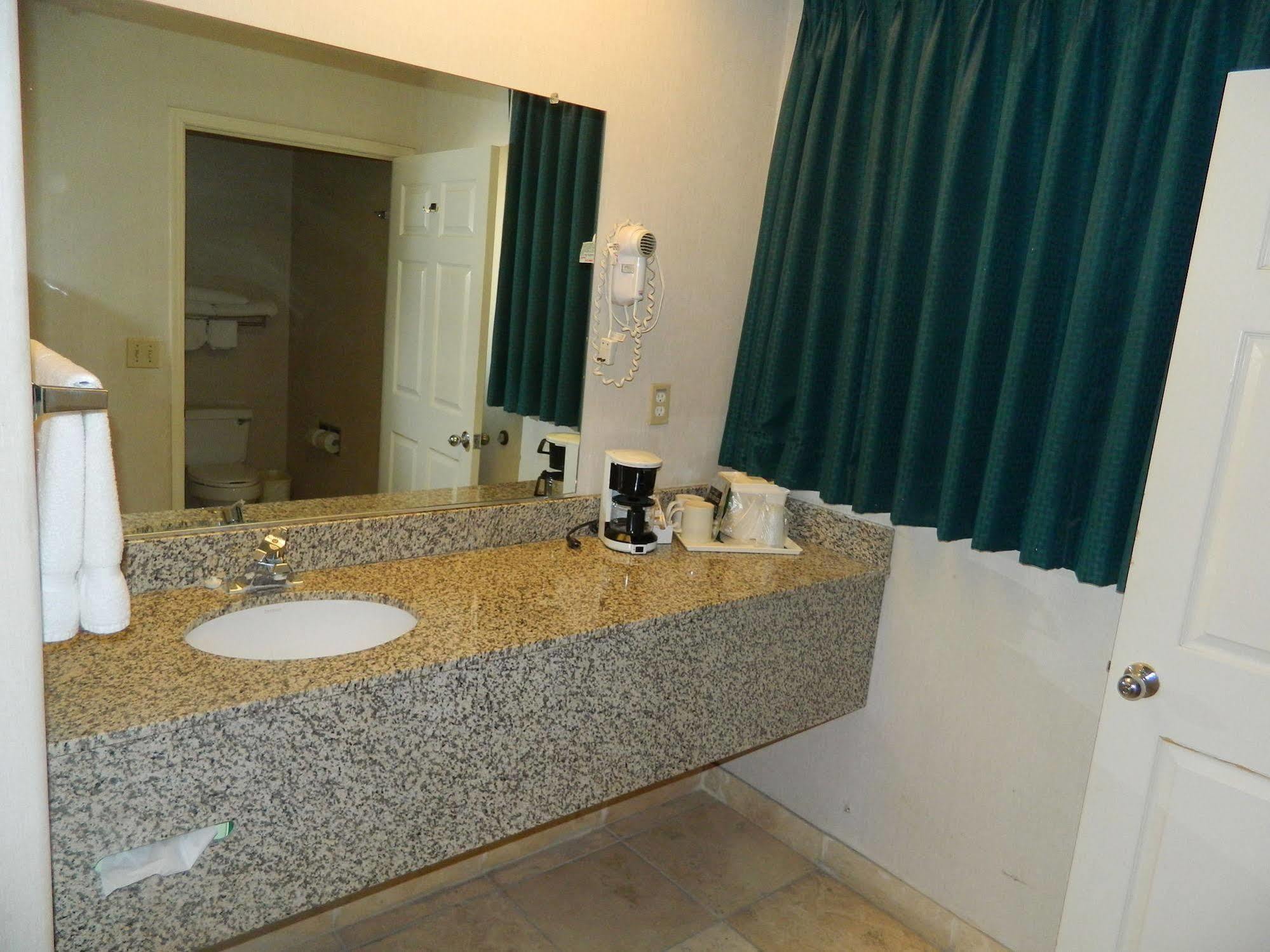 Capital Suites Блайт Экстерьер фото